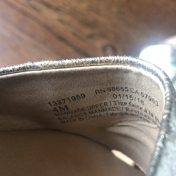 Treasure & Bond metallic gold ruffle slides - Picture 5 of 5